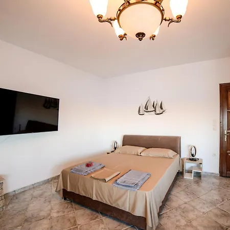 Gialiskari Studios * Gialiskari (Kea)