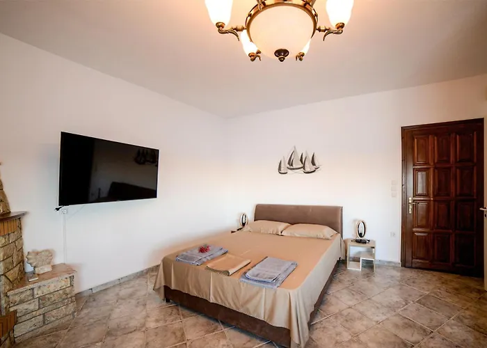 Gialiskari Studios * Gialiskari (Kea)